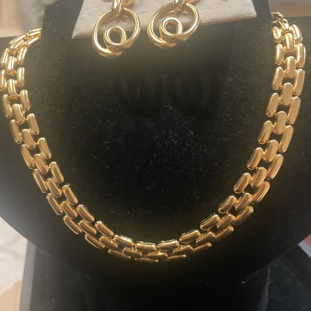 STunnung designer 22k Gold plated Necklace and Earring Set by Vendome